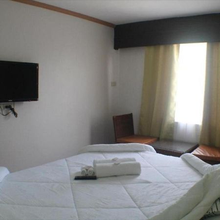 Oyo 621 De Loro Inn Puerto Princesa Zewnętrze zdjęcie