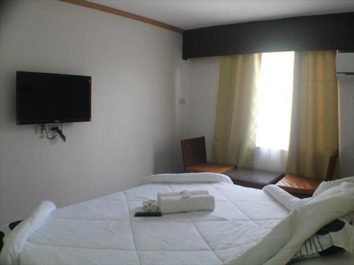 Oyo 621 De Loro Inn Puerto Princesa Zewnętrze zdjęcie